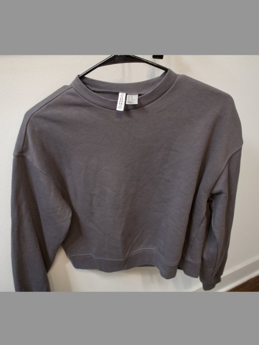 H&M Gray Cropped Sweatshirt XS Basic Crewneck Lounge Casual - Picture 2 of 3